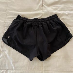 Lululemon Hotty Hot Short II *2.5" Low Rise Size 8